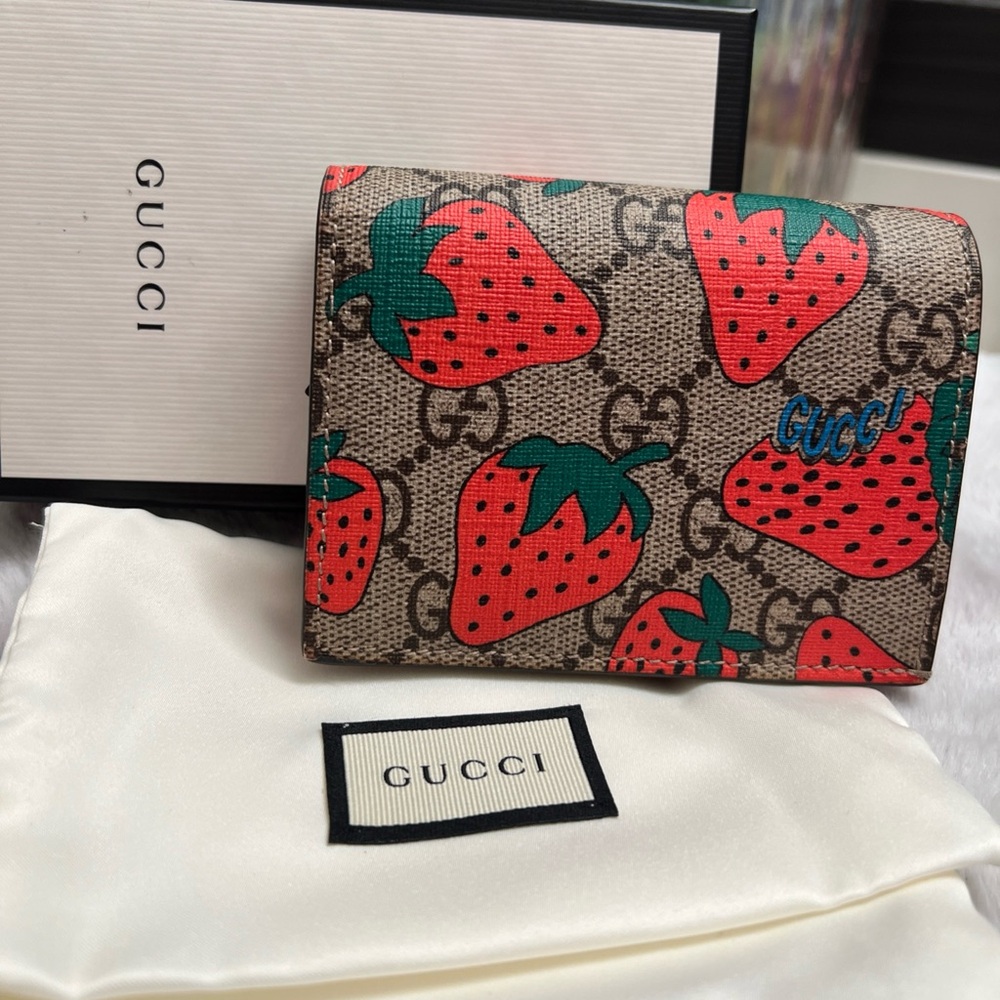 Gucci GG Supreme Monogram Wallet Strawberry Series